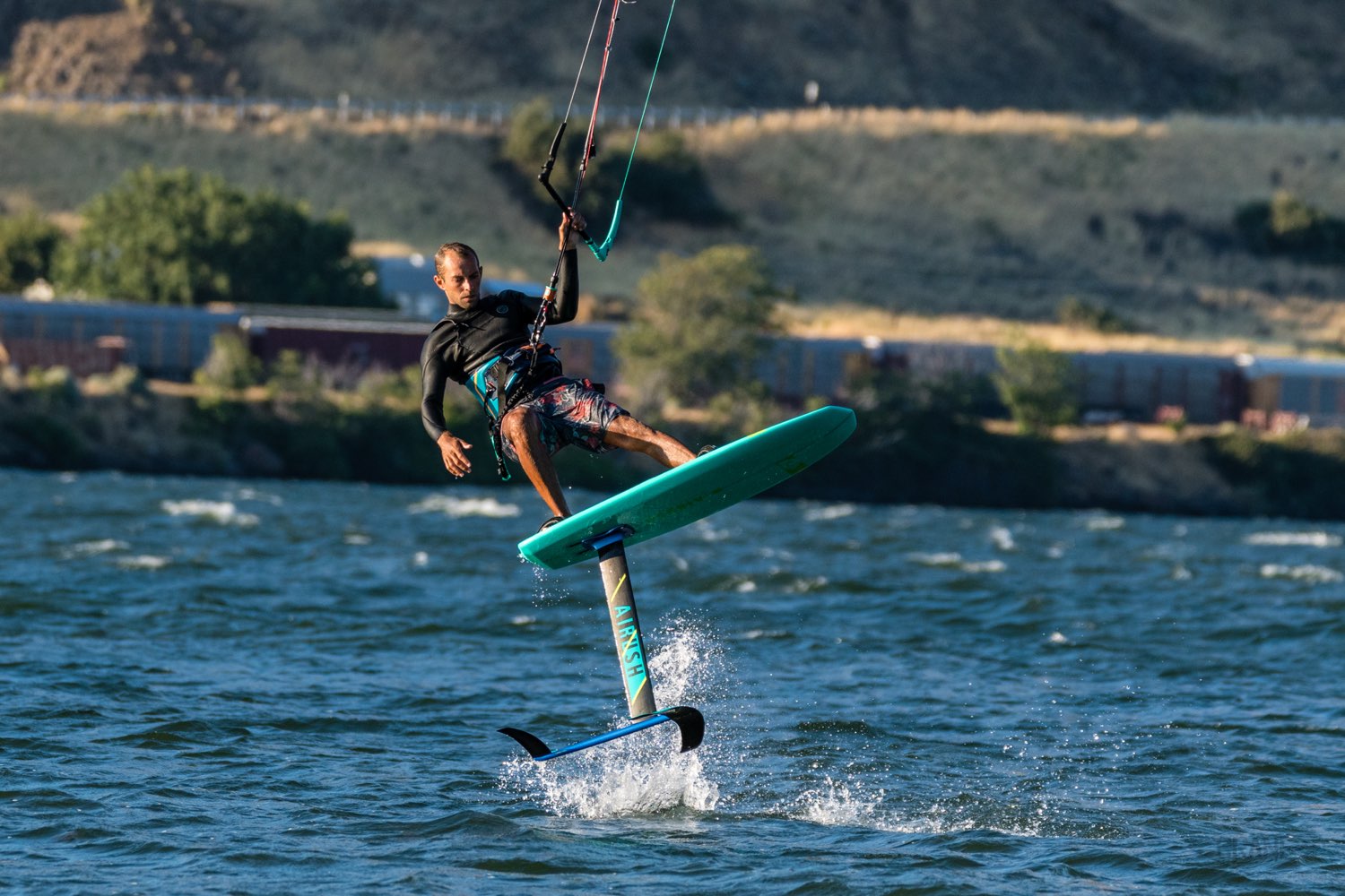 ../subproducts/Airush-Core-Foil-Board-Julien-Kerneur-Jon-Malmberg-LR.jpg.jpg